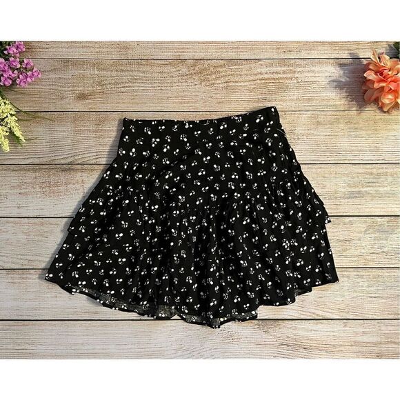 Hot Topic Black & White Mushroom Ruffle Skirt (Med) - Picture 6 of 9